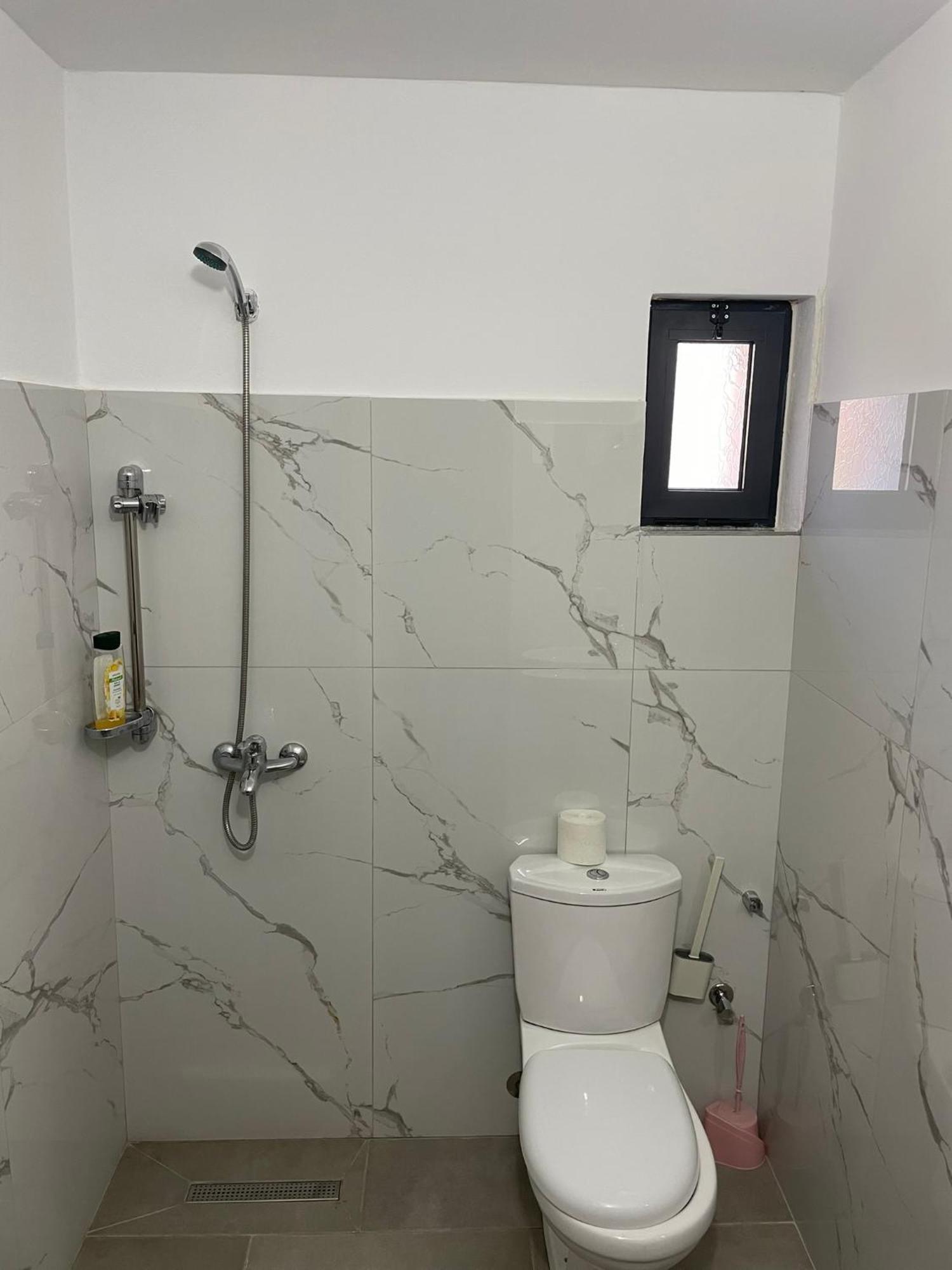 Guesthouse Kroi City Center Berat Luaran gambar
