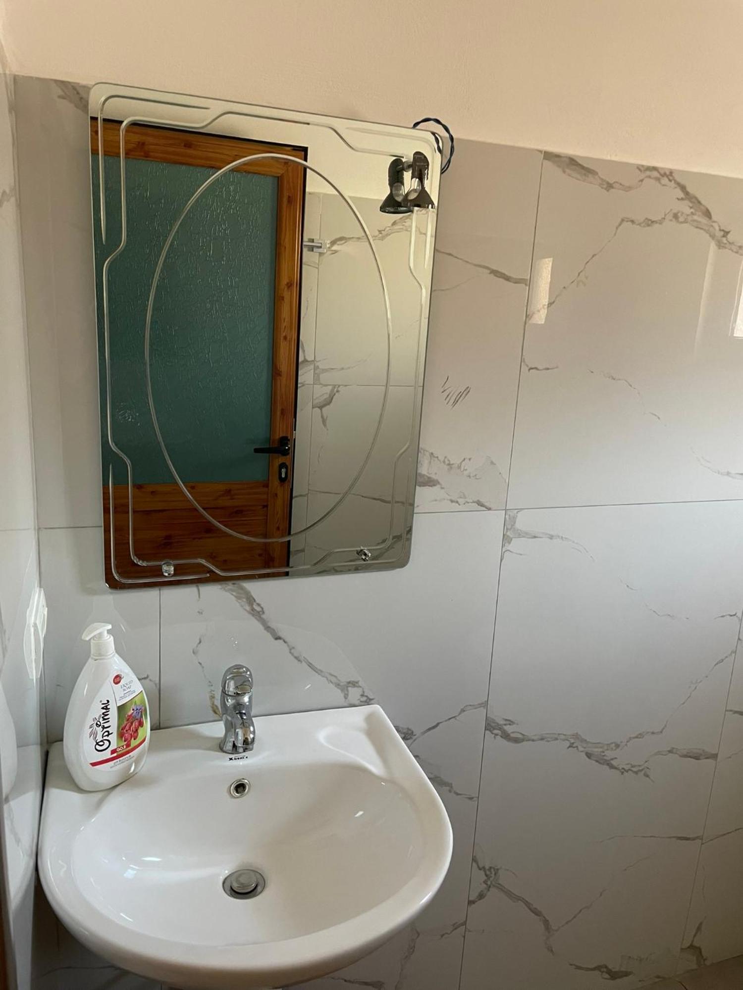 Guesthouse Kroi City Center Berat Luaran gambar