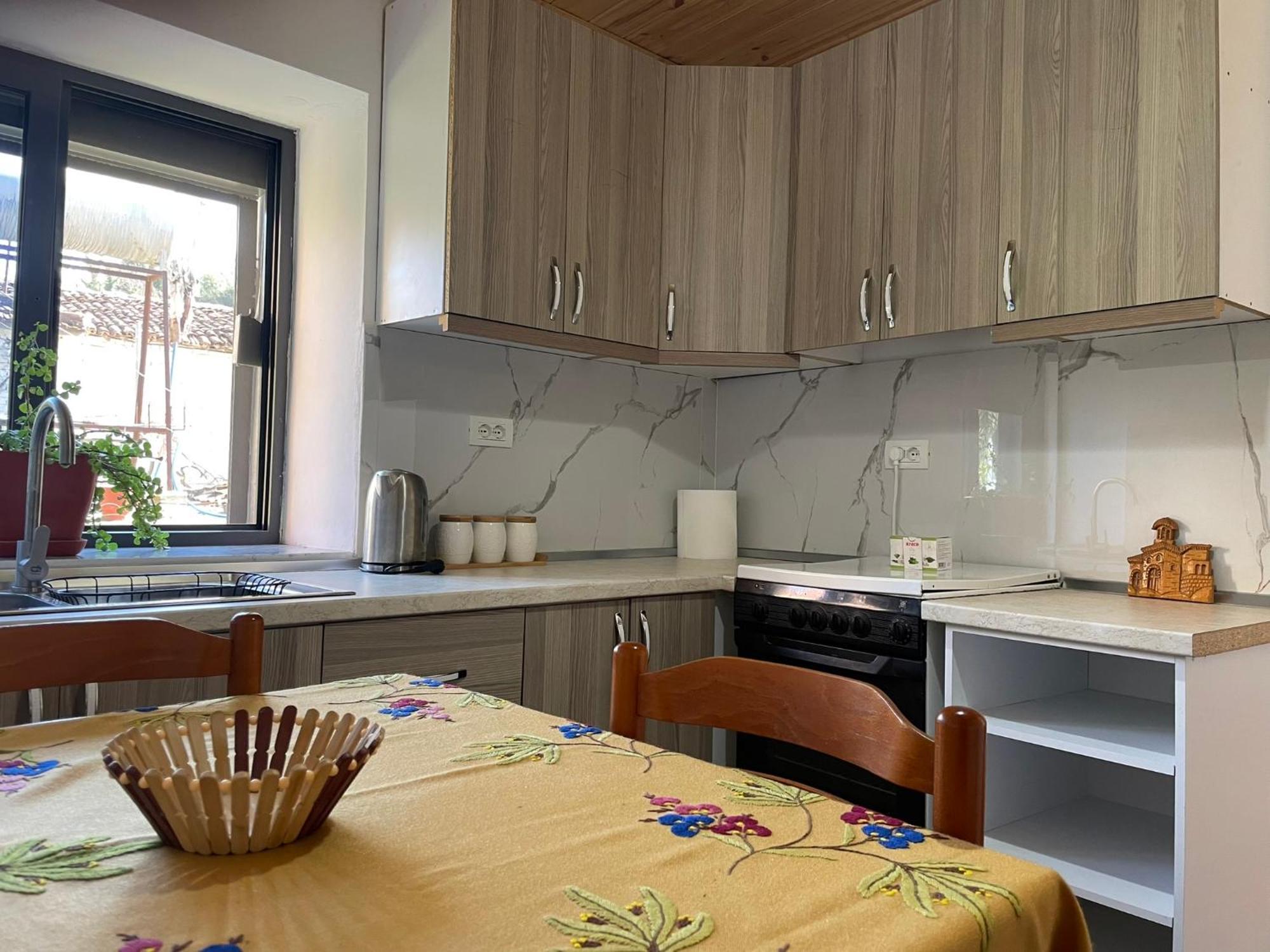 Guesthouse Kroi City Center Berat Luaran gambar